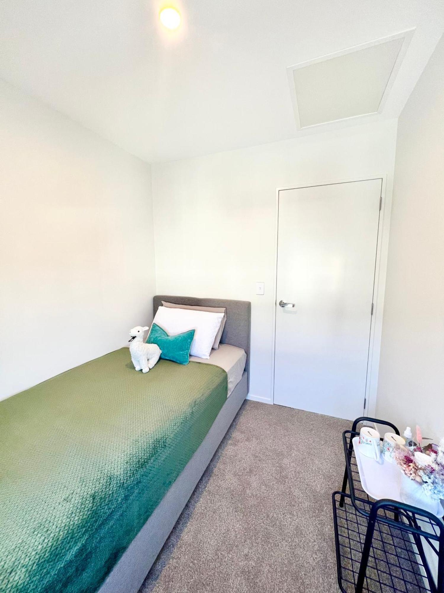 A&J Queen Bedroom-Quiet And Brand New With Reserve View Auckland Exterior photo